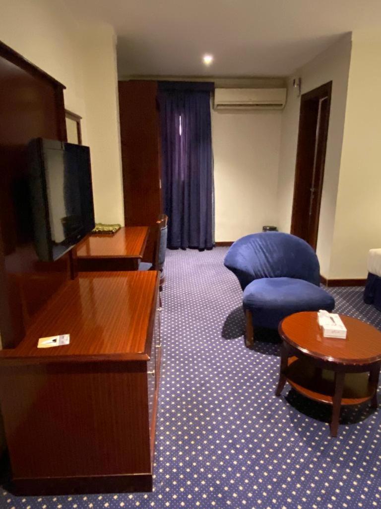 Onizah Hotel Unaizah Buitenkant foto