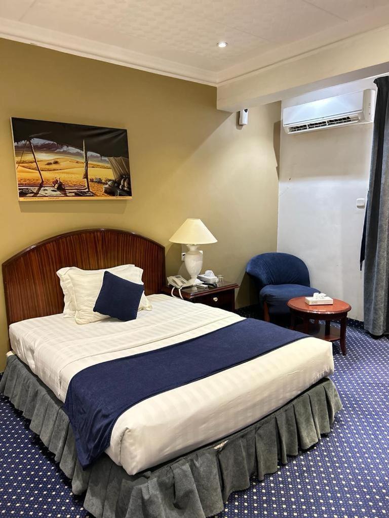 Onizah Hotel Unaizah Buitenkant foto