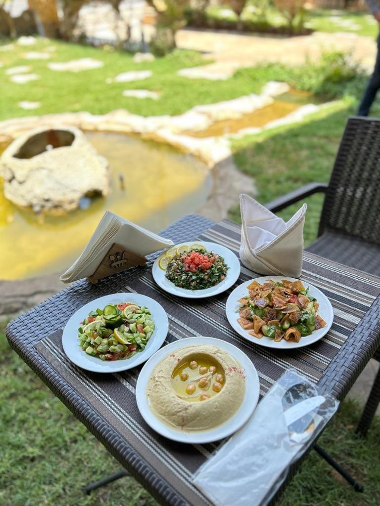Onizah Hotel Unaizah Buitenkant foto