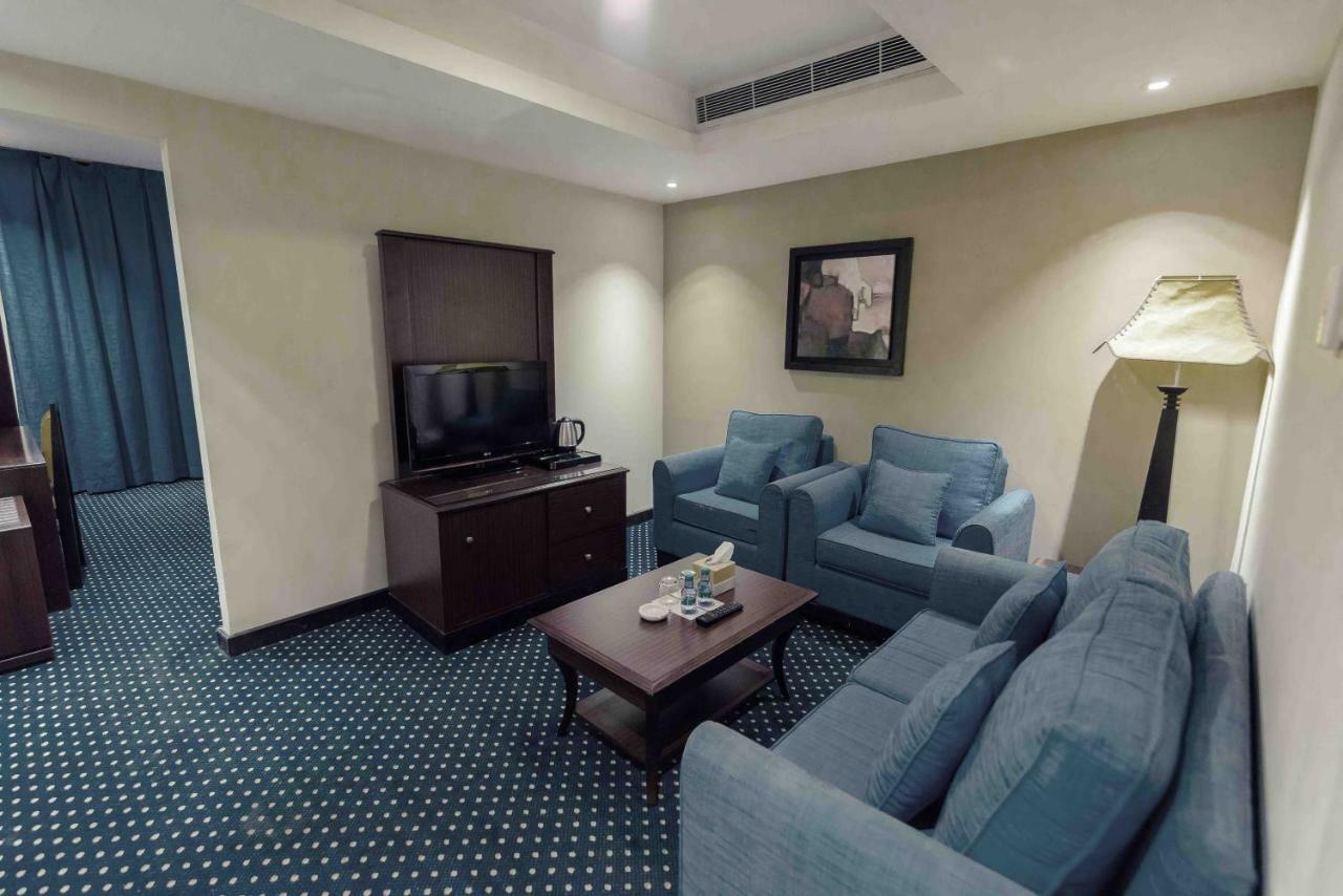 Onizah Hotel Unaizah Buitenkant foto