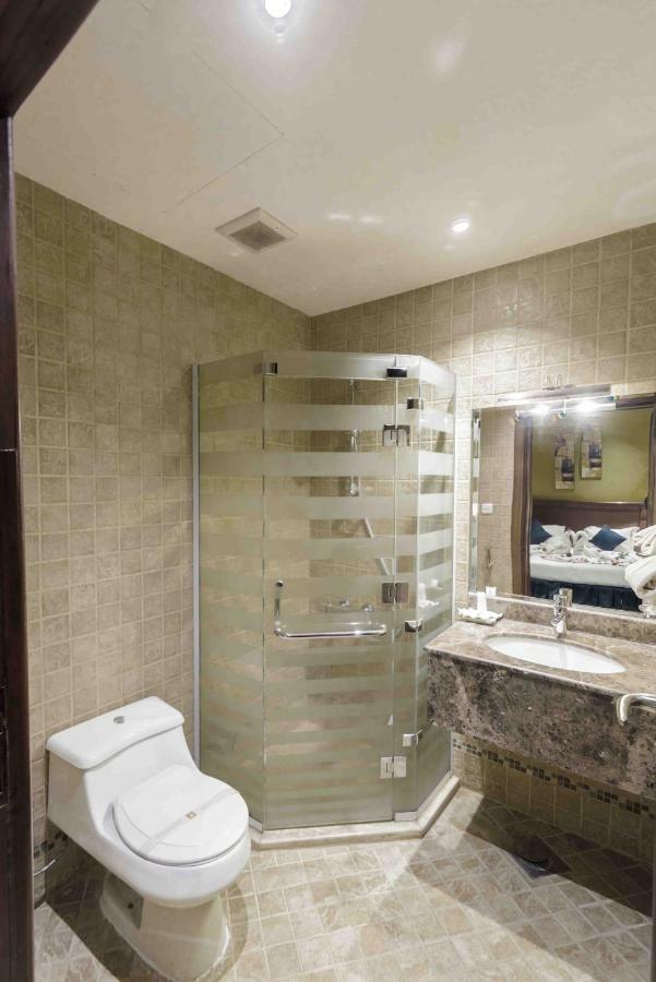 Onizah Hotel Unaizah Buitenkant foto